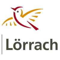 Das Bild zeigt das Logo der beliebten Hotelkette Iberostar. Im Mittelpunkt steht ein stilisiertes Design, das in warmen Farben wie Rot, Gelb und Grau gehalten ist. Die geschwungenen Formen scheinen Bewegung und Dynamik darzustellen. Diese visuelle Gestaltung weckt Assoziationen zu Gastfreundschaft und Reiseerlebnissen, die typisch für die Marke sind. Perfekt für eine Suchmaschinenoptimierung für Begriffe wie Iberostar Hotels, Urlaubserlebnisse und Hotelangebote.